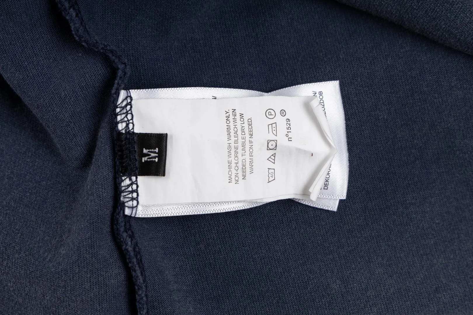 P196 #R85 Ralph Lauren washed heavy brushed distressed henley stand-up collar open chest long-sleeved bottoming shirt thin sweatshirt fabric 100% Xinjiang long-staple cotton, imported embroidered logo on the chest custom threaded collar, classic embroidery, the highest version, suitable for business and leisure daily use! 🌘3-button placket, laser logo pearlescent resin buttons, cuffs and hem are double-stitched, different from the currency version. Washed and distressed, sand-washed and stir-fried. Color: White, Black, Navy Blue, Army Green, Gray Size: S M L XL Length: 69/70/72/75 Bust: 102/108/116/124 Shoulder width: 43/45/47/49 Recommended weight: 100-120/120-140/140-160/160-180 pounds